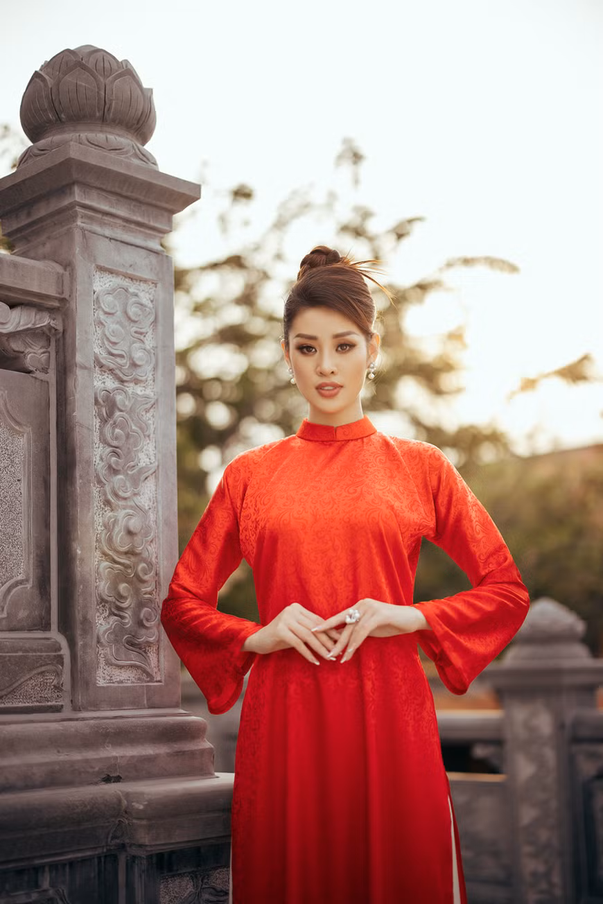 Looming under the sunset, people and landscapes blend together to create a harmonious whole. (Photo: Vietnam+)