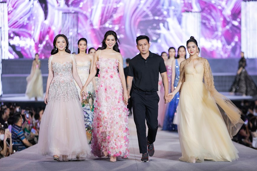 Designs in the Endless beauty collection from designer Tung Vu. (Photo: Vietnam+)