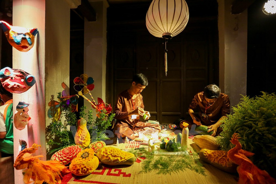 The art of fruit carving (Photo: VNA)