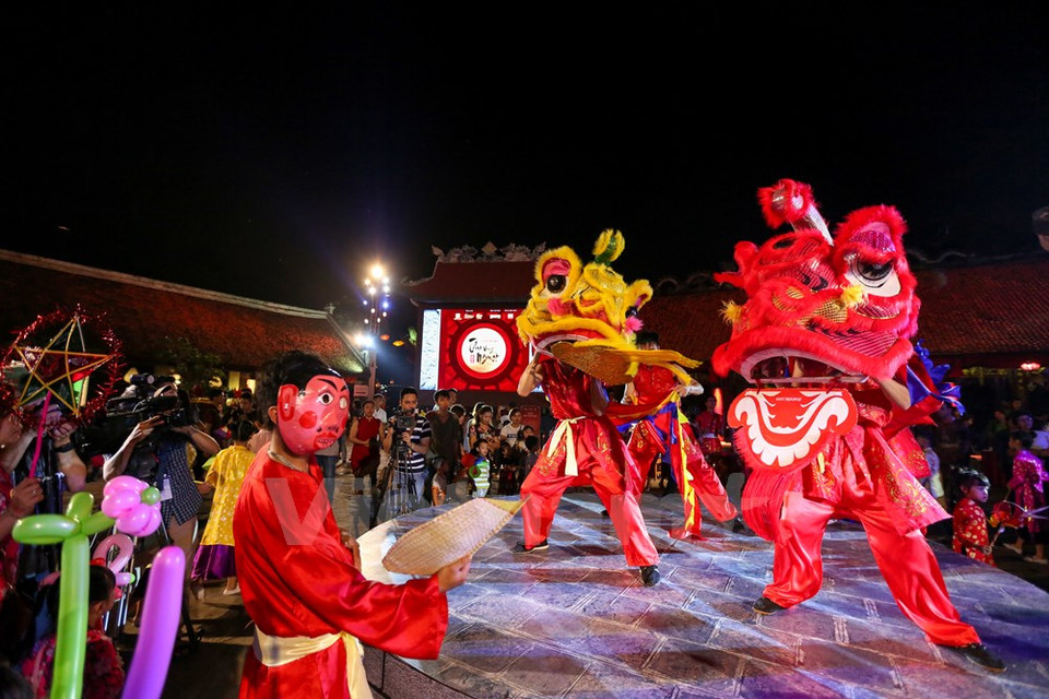 Dragon dance (Photo: VNA)