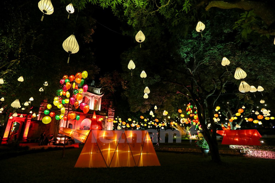 The festival runs for three nights until October 1 following three different themes. (Photo: VNA)