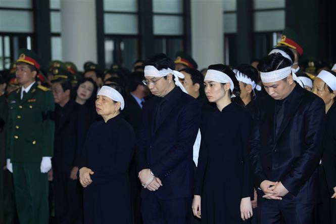 Members of President Tran Dai Quang's family (Photo: VNA)