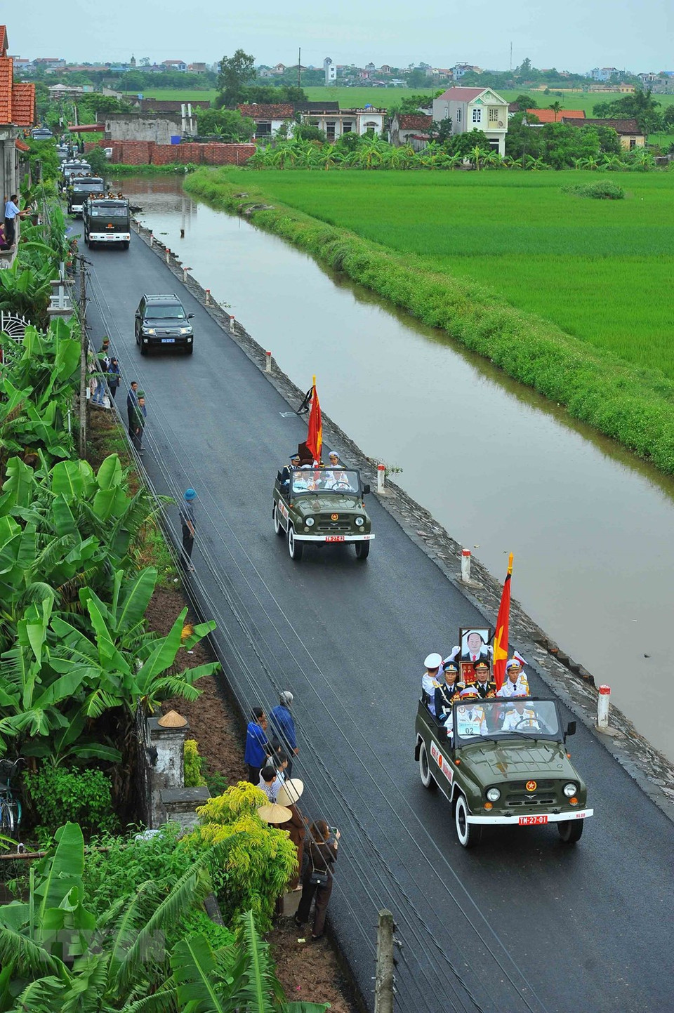 The funeral procession reaches Ninh Binh - the home province of the President where he will be laid to rest (Photo: VNA)
