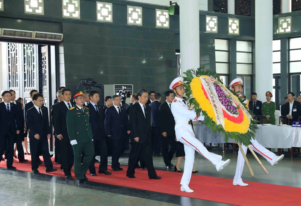 The Chinese delegation led by Secretary of the Central Commission for Discipline Inspection of the Communist Party of China Zhao Leji (Photo: VNA)
