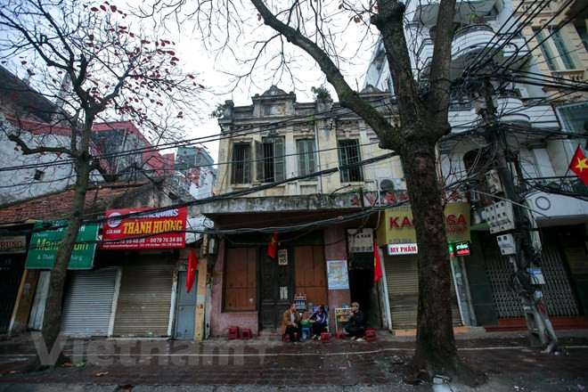 An empty street in early morning of the first day of the Year of the Dog (Photo: VNA)