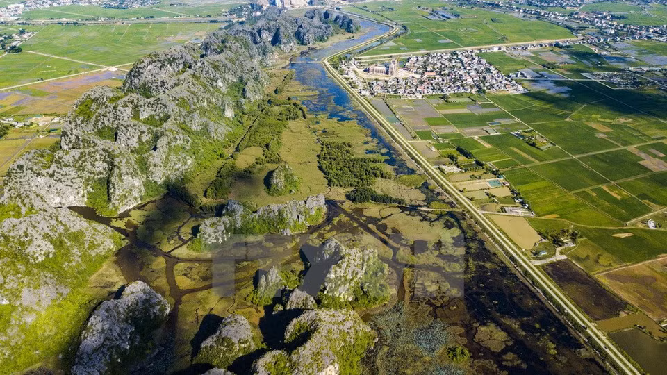 An aerial view of Van Long Nature Reserve (Photo: VNA)