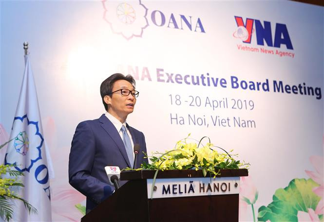 The 44th Meeting of the Organisation of Asia-Pacific News Agencies (OANA) Executive Board, hosted by the Vietnam News Agency, opens in Hanoi on April 19. Deputy Prime Minister Vu Duc Dam attends and delivers a speech at the event (Photo: VNA)