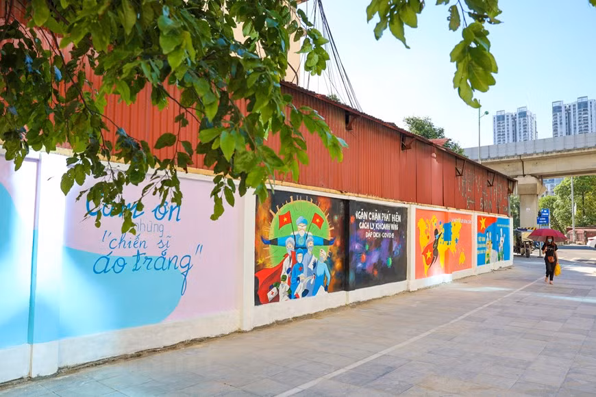 The mural paintings are located in Tran Phu – Vu Trong Khanh T-junction in Hanoi’s Ha Dong district. (Photo: Vietnam+)