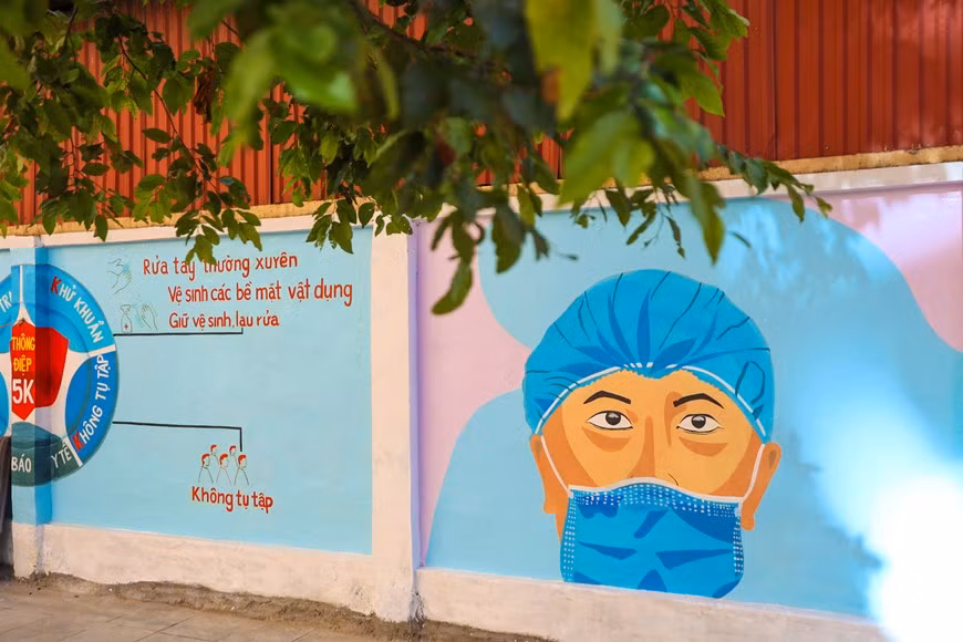 The mural paintings encourage people to adhere to anti-pandemic recommendations by the Health Ministry. (Photo: Vietnam+)