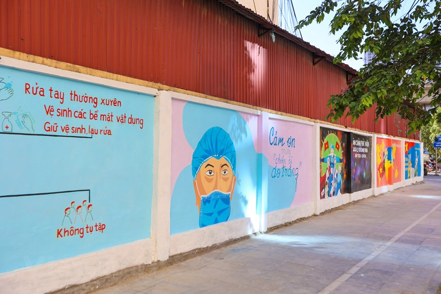 The mural paintings themed COVID-19 prevention and control hit Hanoi street. (Photo: Vietnam+)