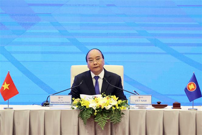 Prime Minister Nguyen Xuan Phuc delivers a speech at the signing ceremony (Photo: VNA)