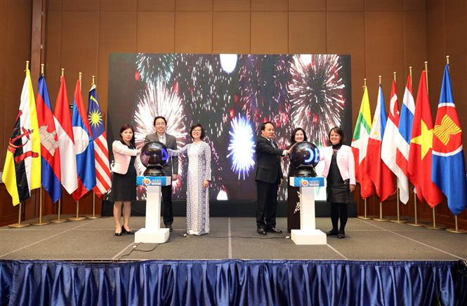 The Ministry of Labours, Invalids and Social Affairs, ASEAN Secretariat and the United Nations High Commissioner for Refugees organises a ceremony to launch the Regional Report 'Promote Sustainable Integration of ASEAN Community through ensuring the legal status of ASEAN women and children.' (Photo: VNA)