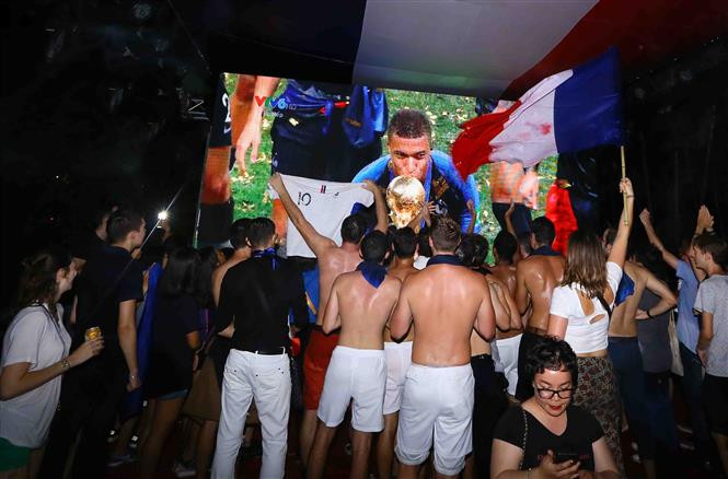 French expats living and working in Vietnam celebrate the victory (Source: VNA)