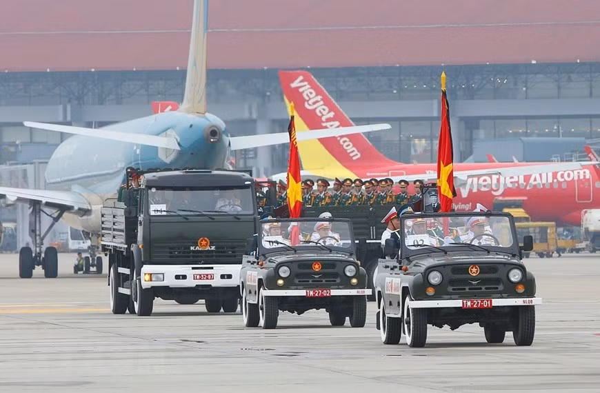  The hearse carrying coffin of former President General Le Duc Anh is at Noi Bai int'l airport (Photo: VNA)