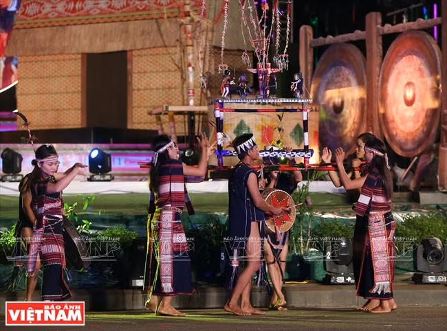 The festival draws nearly 1,200 artisans from five regional provinces - Kon Tum, Dak Lak, Dak Nong, Lam Dong and Gia Lai (Photo: VNA)