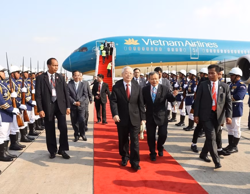 Party General Secretary and President Nguyen Phu Trong arrives at Pochentong International Airport, Phnom Penh, February (Photo: VNA)