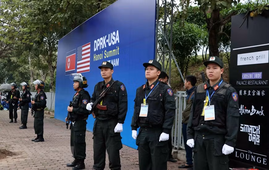 Mobile police forces at important positions (Photo: VNA)