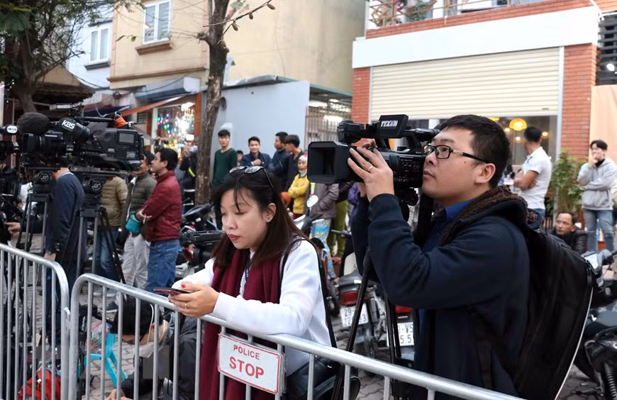A Vietnam News Agency's cameraman (Photo: VNA) 
