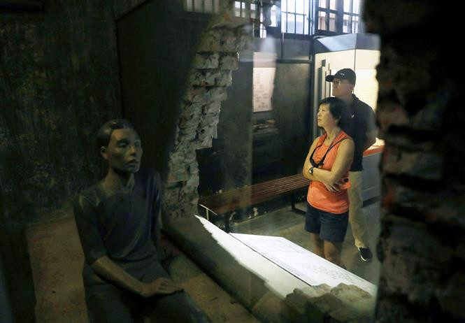 Hoa Lo Prison was where many generations of Vietnamese soldiers and revolutionary activists were imprisoned (Photo: VNA)