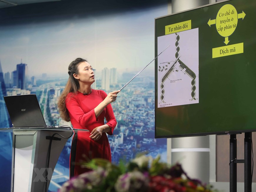 Maths, Literature and English lessons for ninth graders are on air at 9.15am every morning from Monday to Saturday (Photo: VNA)