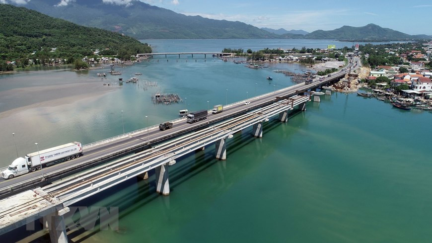 Hai Van 2 bridge, the longest bridge of Hai Van 2 tunnel construction work that connects Thua Thien-Hue province and Da Nang city, is expected to be completed in Quarter 4, 2020 (Photo: VNA)