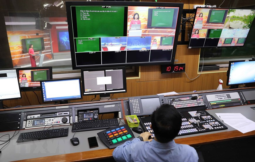 Lessons are available on Hanoi TV Channel 1 daily (Photo: VNA)