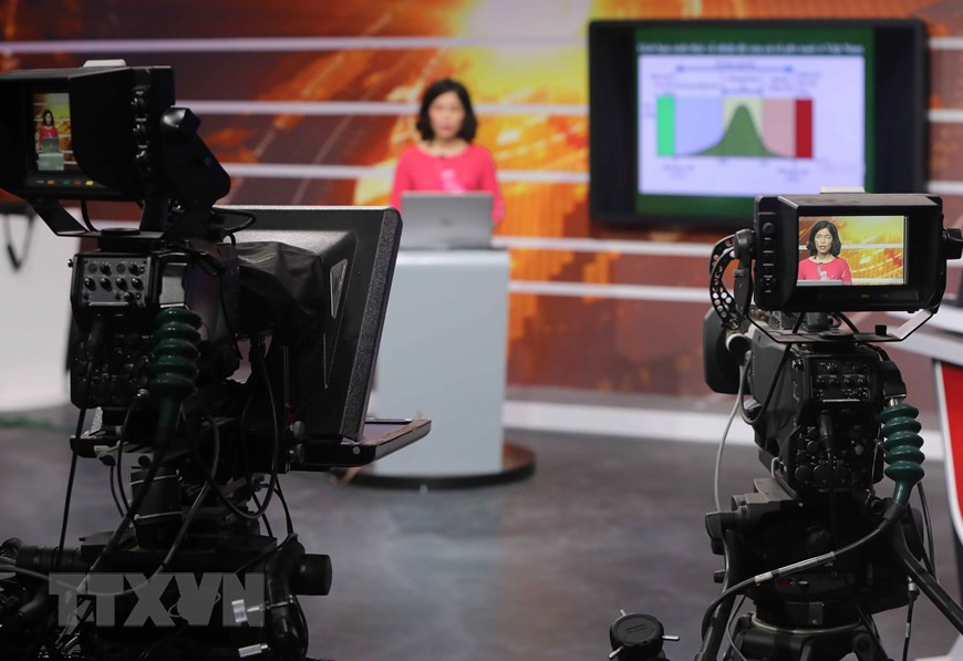 According to the televised teaching scheme announced by the city’s Education Department and Hanoi Television, lessons are available on Channel 1 daily (Photo: VNA)