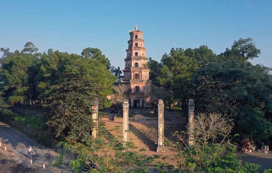 It was re-built between 1691 and 1725 under the reign of Lord Nguyen Phuc Chu (Photo: VNA)