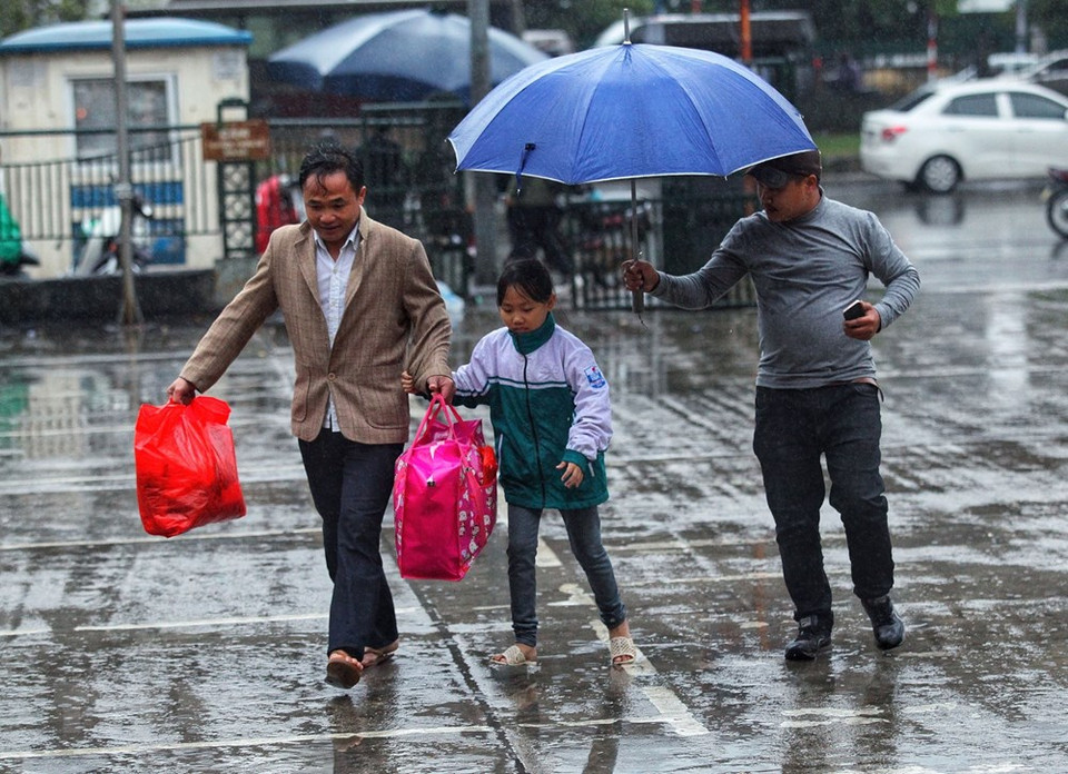 Passengers in bus stations (Photo: VNA)