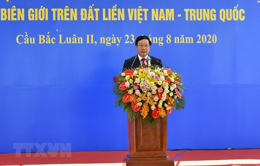 Deputy Prime Minister and Foreign Minister Pham Binh Minh delivers a speech at the 20th anniversary of the signing of the Vietnam-China Land Border Treaty at Mong Cai International Border Gate in the northern province of Quang Ninh (Photo: VNA)