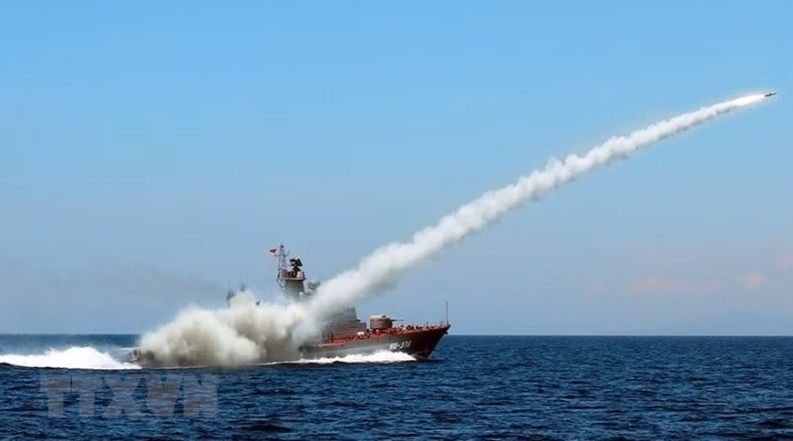 Corvette coded HQ-378 under the management of Brigade 167 (Naval Region 2) in a live fire exercise on sea (Photo: Archives/published by VNA)
