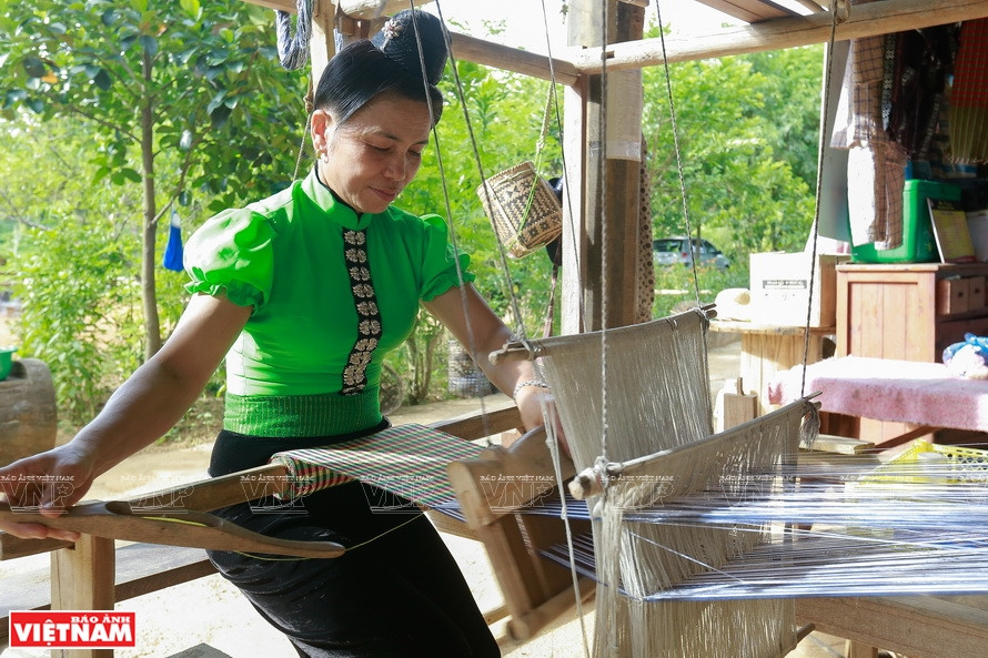 Brocade production helps maintain Thai ethnic minority people’s typical cultural characteristic (Photo: VNA)