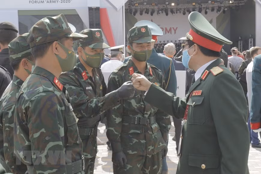 Leader of the Ministry of National Defense of Vietnam exhorts Vietnamese soldiers competing at the ongoing Army Games 2020 (Photo: VNA)