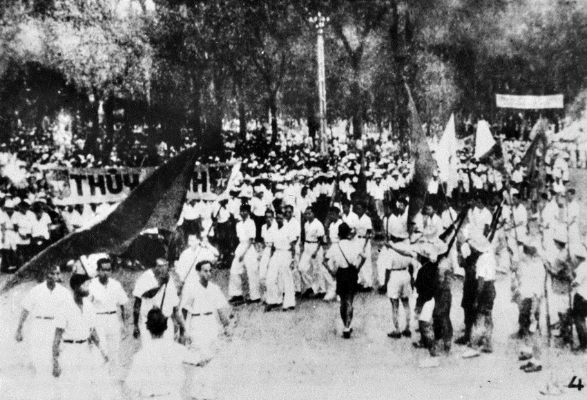 People in Saigon, now Ho Chi Minh City take to the streets to respond to the call for general uprising launched by the Party Central Committee and President Ho Chi Minh in August 1945 (Photo: VNA)