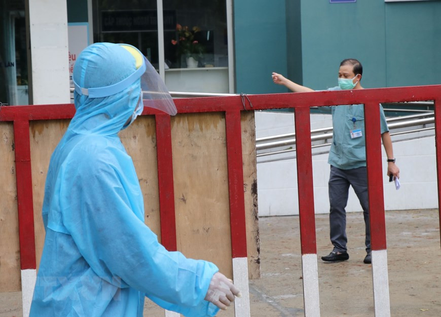 A safe distance of two metres are required to be maintained among those in the hospital (Photo: VNA)