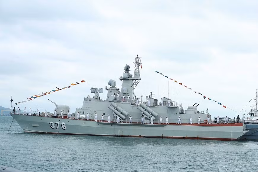 Tarantul-class corvette coded HQ-376 is equipped with strong armaments (Photo: VNA)