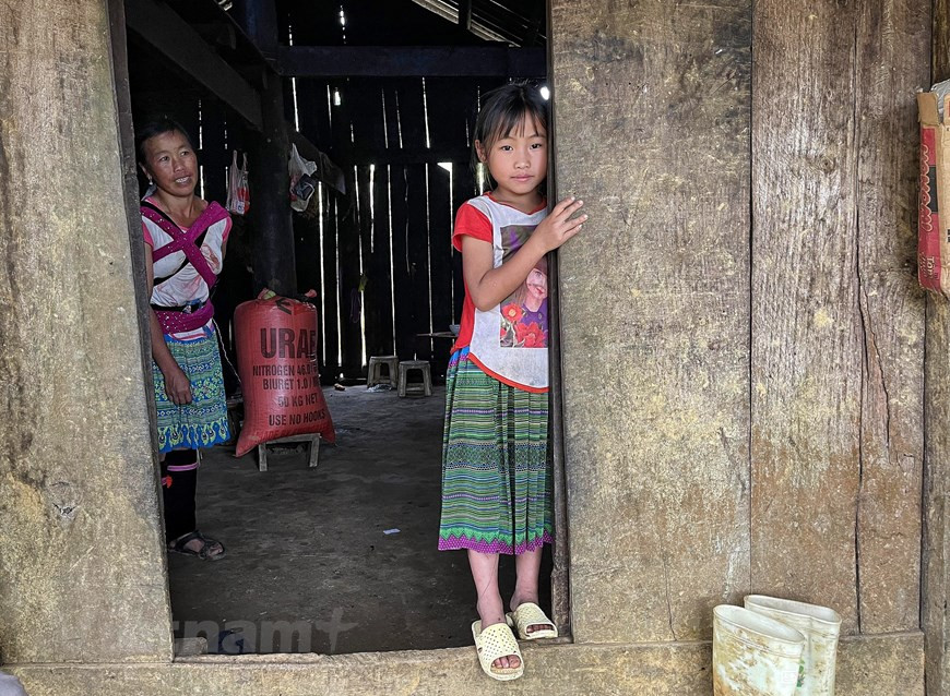 Sin Suoi Ho was recognised as a community-based tourism village in 2015. However, the recent resurgence of COVID-19 has discouraged people from travelling, which has made homestay facilities there deserted. Over the past years, authorities in the mountainous province of Lai Chau have been facilitating community-based tourism to develop the local economy and improve residents’ livelihoods. Diverse cultural identities of different ethnic groups hold great potential to develop tourism, including community-based tourism. In the past, visitors coming to the village could only enjoy scenic landscapes and local food on day trips. Now, they can immerse in daily activities of local residents like farming and gardening (Photo: VietnamPlus)