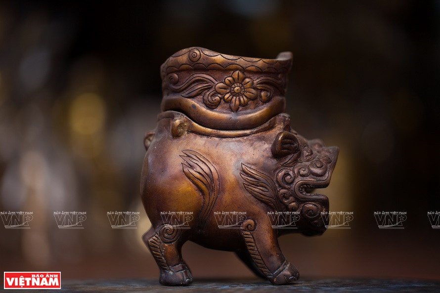 Bronze products made in Phuong Duc (Photo: VNP/VNA) 