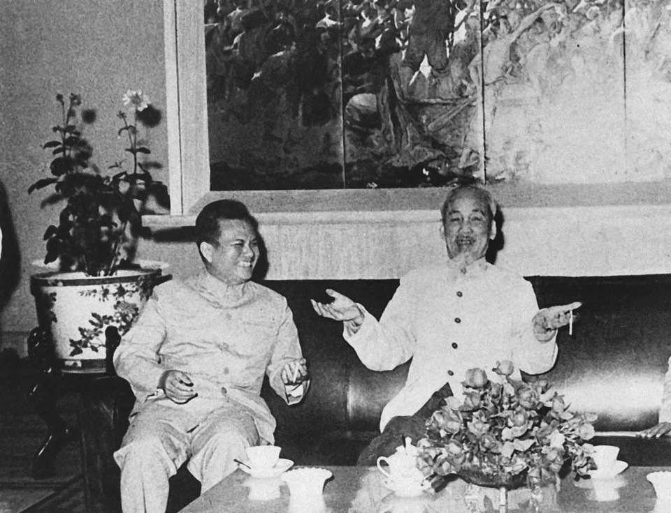 President Ho Chi Minh and Kaysone Phomvihan, head of the Party and Lao Patriotic Front delegation during the latter's visit, 1966 (Photo: Archive) 
