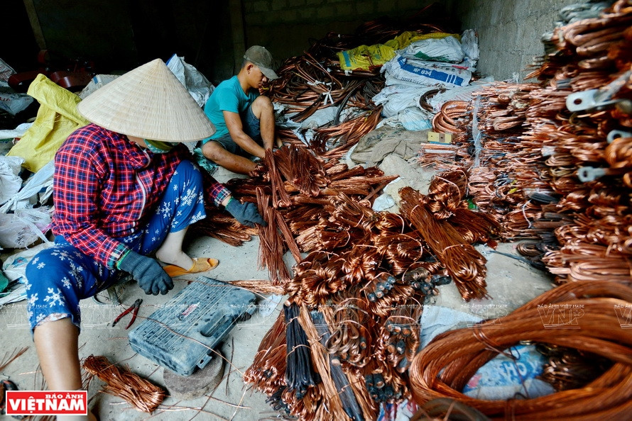 Material for bronze casting (Photo: VNP/VNA)