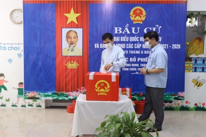 Catholic voters in Vinh Ninh ward, Hue city go to the polls. (Photo: Do Truong/VNA)