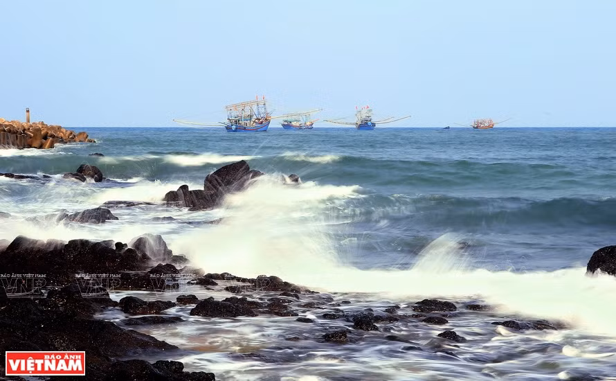 Untouched beauty of Cua Tung beach in Quang Tri province. (Photo: VNP/VNA)