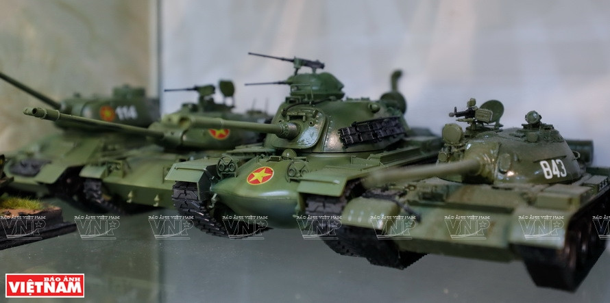 Miniatures of tanks owned by the Vietnamese People’s Army through various periods (Photo: VNA)