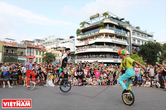 The event aims to introduce the concept of circus to Vietnam’s local people and tourists (Photo:VNA)