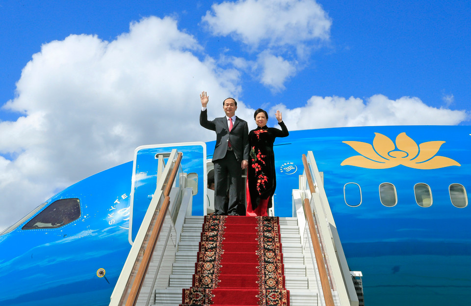President Tran Dai Quang and his spouse arrive at Vnukovo-2 airport on June 28 (Photo: VNA)