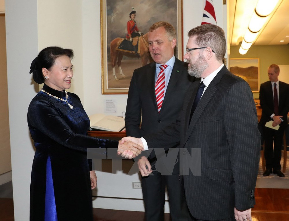 Ngan shakes hands with President of the Senate Scott Ryan (Photo: VNA)
