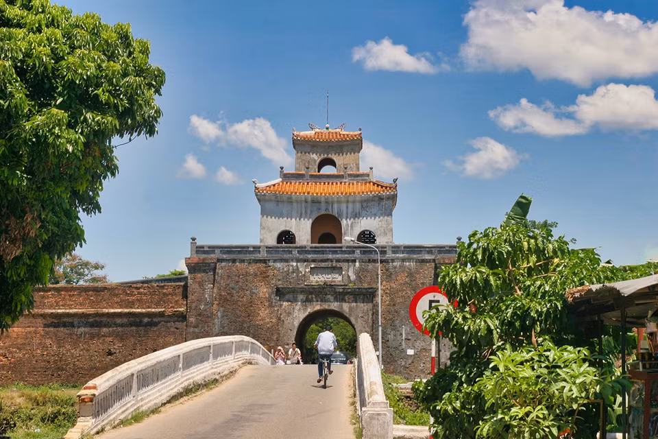 Northwest Gate (or An Hoa Gate), located in the northwest corner of Hue, connects Nguyen Trai and Tang Bat Ho streets. (Photo: thanhnien.vn)