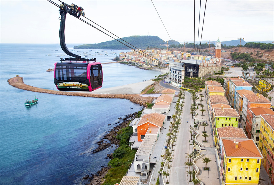 The “Mediterranean town” seen from the Hon Thom Phu Quoc cable car (Photo: Vietnam Pictorial)