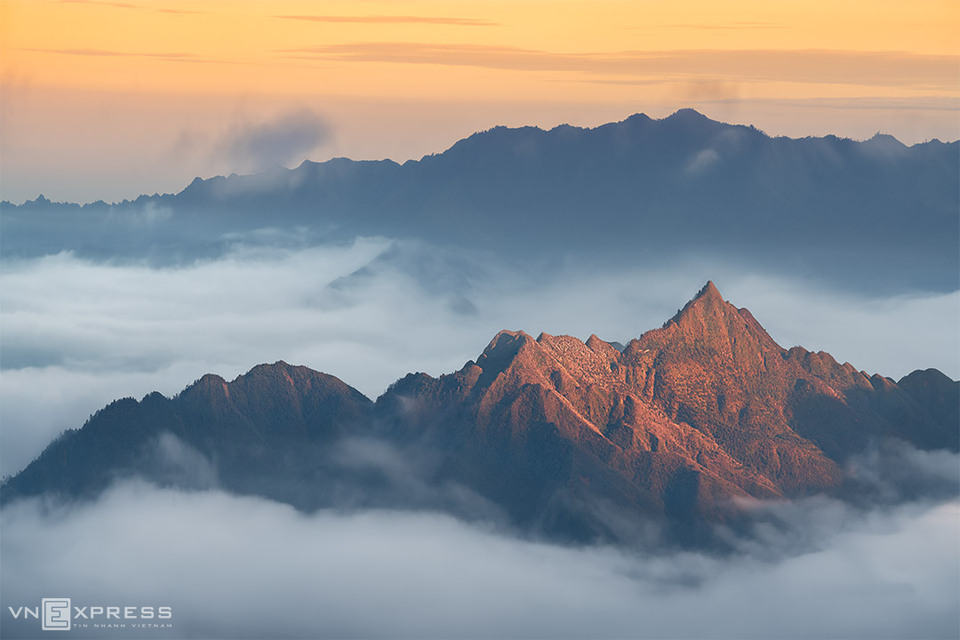 Ta Xua, a 2,865-metre-high mountainous range in Ta Xua commune, Son La province, northwestern Vietnam, is renowned among 'cloud hunting' trekkers. (Photo: Tran Van linh via vnexpress.net)