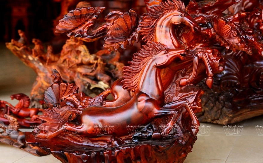 Wood sculptures in Thiet Ung Wood sculpture village, in Van Ha commune, Dong Anh district, Hanoi. (Photo: VNP)